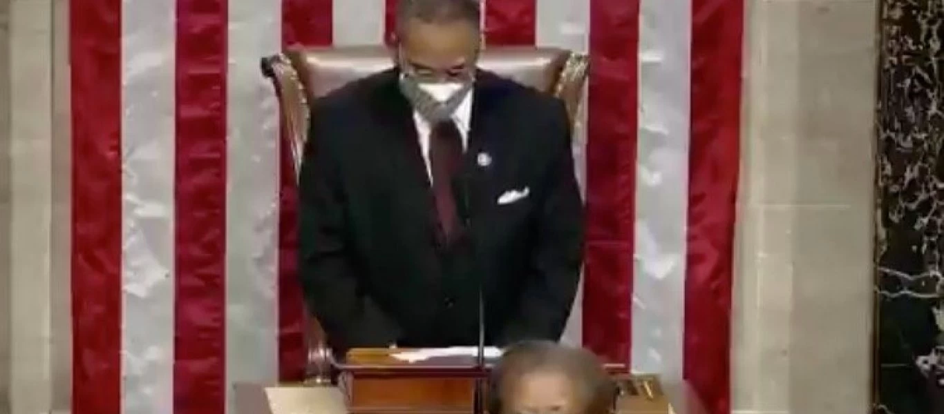 Για γέλια και για κλάματα: Γερουσιαστής πρόσθεσε και το “Awoman” μετά το “Amen”!